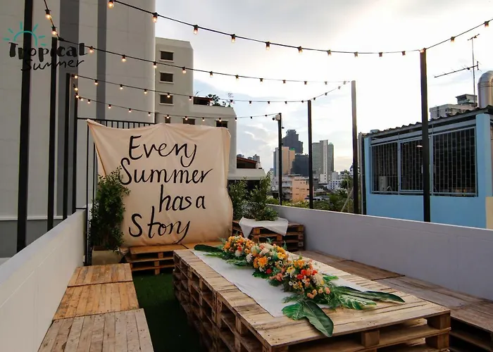Tropical Summer Albergue